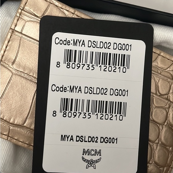 MCM SLG Gold cardholder - Picture 5 of 10